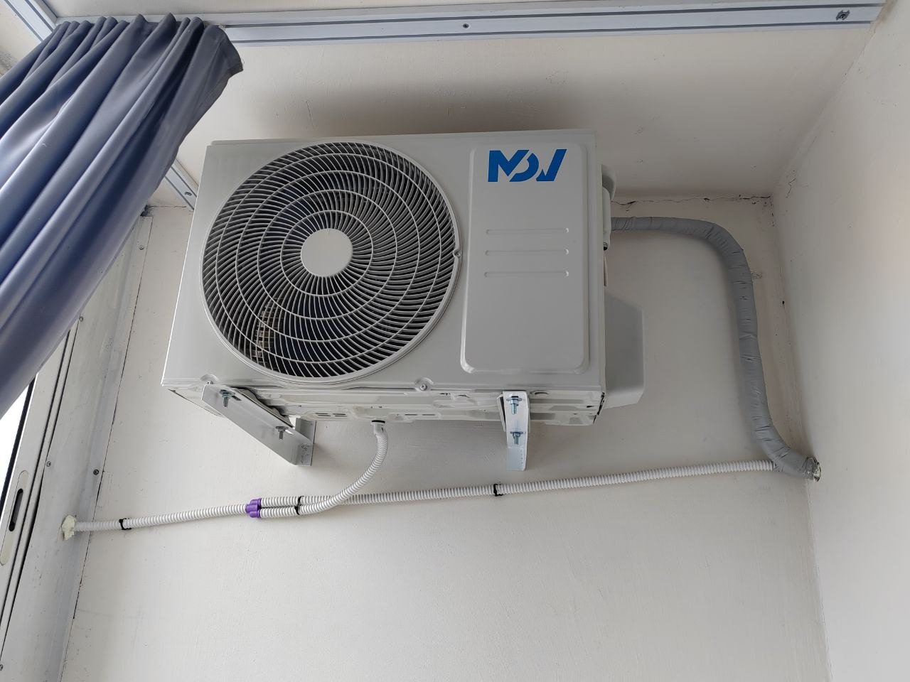 Установка кондиционера на балконе в Бердске