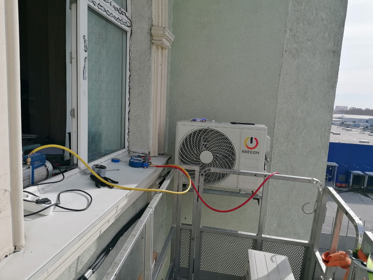 Установка кондиционера с автовышки