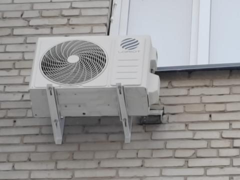 Установка кондиционера с штроблением стен в Бердске – купить сплит-систему Loriot Premiere