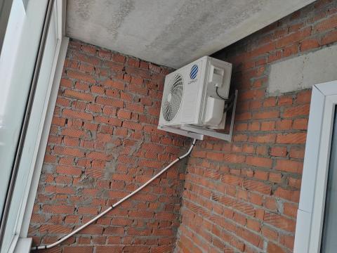 Монтаж сплит‑систем Loriot Premiere в Новосибирске – цены, гарантия, установка на балконе